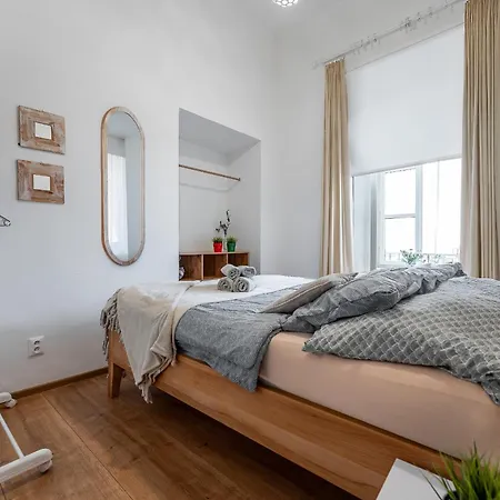 Hlavna Luxe 3 150m2 6 Beds