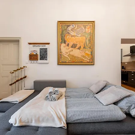 Hlavna Luxe 3 150m2 6 Beds