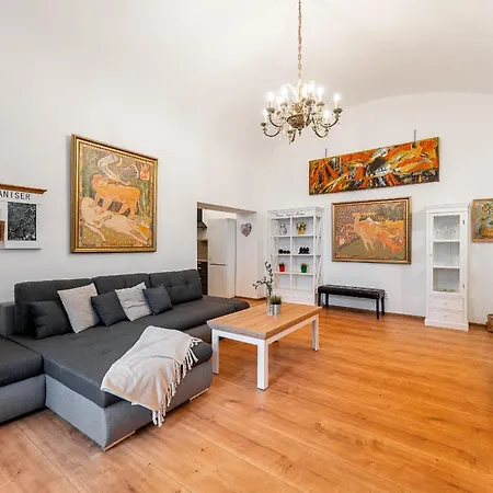 Hlavna Luxe 3 150m2 6 Beds *