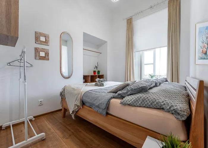 Hlavna Luxe 3 150m2 6 Beds